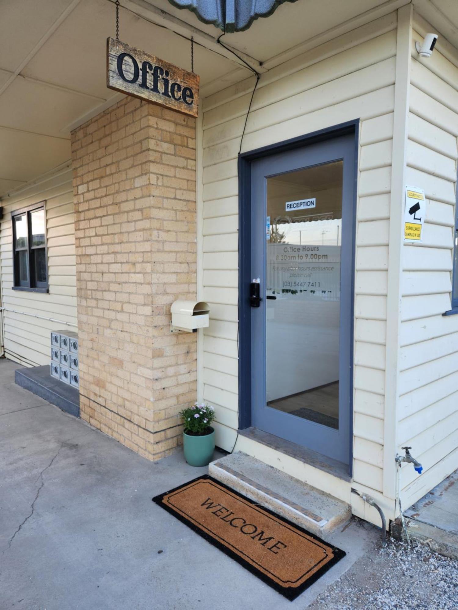 Calder Family Motel Bendigo Exteriör bild